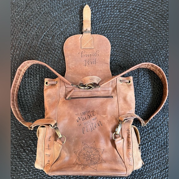 Aikana Traveler Leather Backpack - Picture 10 of 10